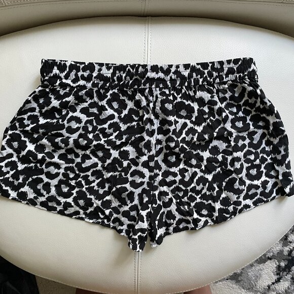 Soft Joie, Women short, lepard print, XS - Picture 3 of 9